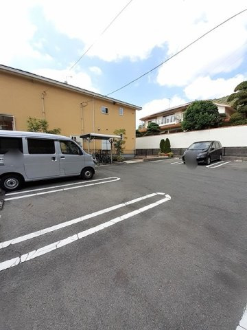 ヴィオーラの駐車場