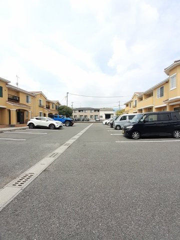 ル　コルヌイエＡの駐車場