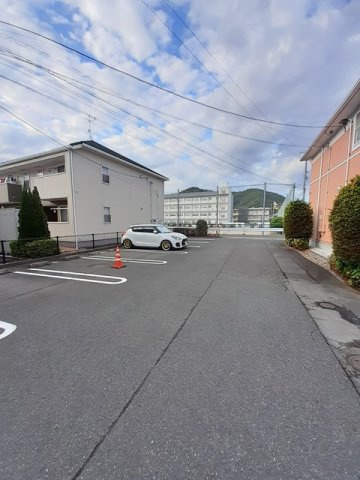 ヴァンエコールＢの駐車場