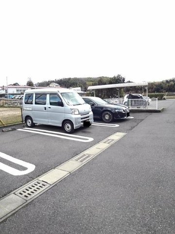 ドゥーロジュマン　２の駐車場