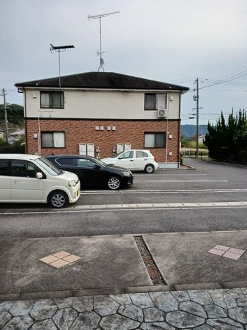 プラシードＢの駐車場