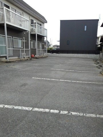 シティハイツ田辺の駐車場