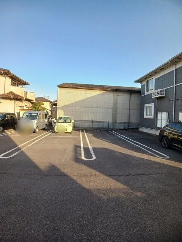 フローレンスⅡＡの駐車場