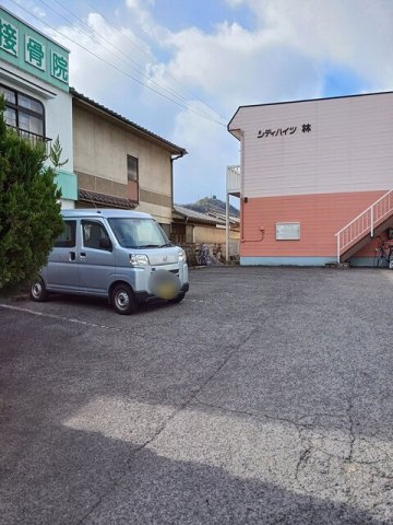 シティハイツ林の駐車場