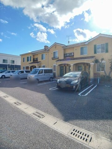 ル　コルヌイエＢの駐車場