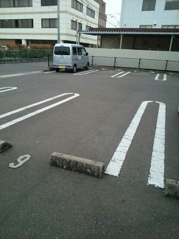 アンジュの駐車場