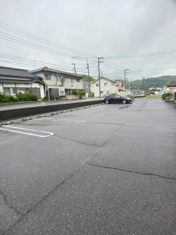 アビタシオン・キャトルの駐車場