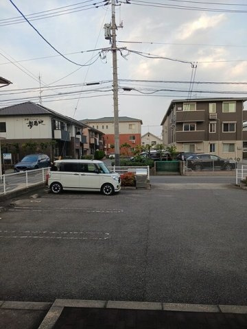 エクレール沖野上の駐車場