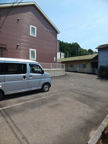 ルミエールＡの駐車場