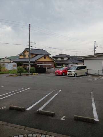 アダージョＢの駐車場