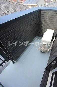 Premier Court 原木中山のバルコニー