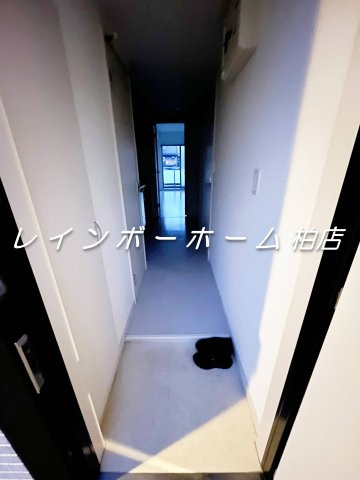 おしゃれな洗面独立☆２口のシステムキッチン☆の玄関|別部屋。参考写真。