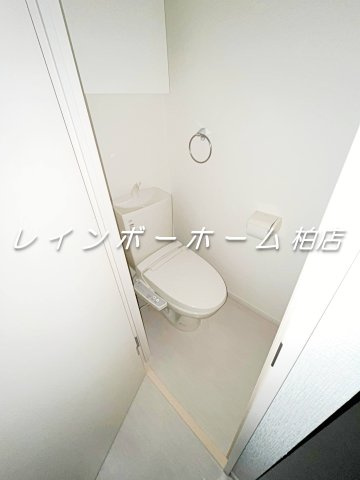 おしゃれな洗面独立☆２口のシステムキッチン☆のトイレ|別部屋。参考写真。