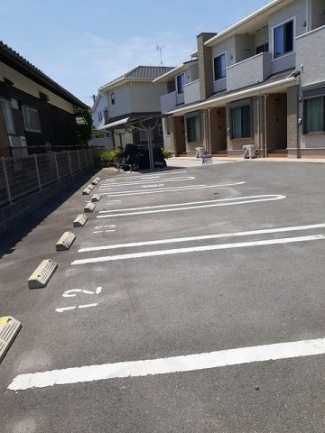 カレントヴィラの駐車場