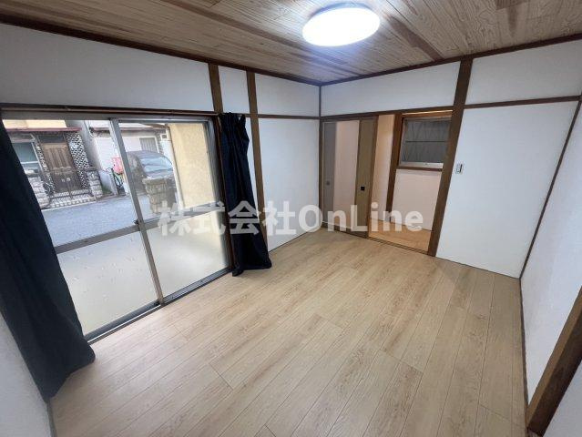 八尾市南本町９丁目の一戸建ての洋室