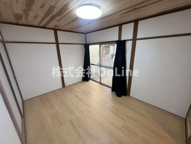 八尾市南本町９丁目の一戸建ての洋室