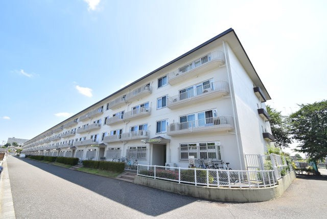 【外観】 | 武蔵境ハイム | 手入れの行き届いた外壁やエントランスなど、「見ればわかる」レベルで清潔感を保ったマンションです。築年数を感じさせない姿で皆様をお出迎えします。～即日のご見学可能～　お問合せはお気軽にどうぞ。
