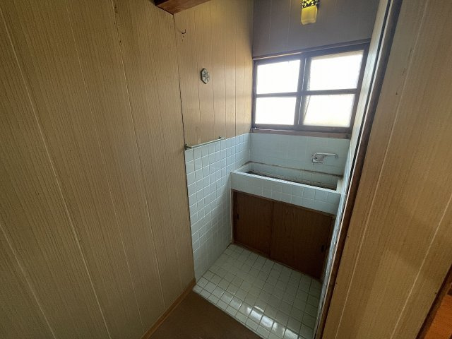 横手町一戸建の洗面所