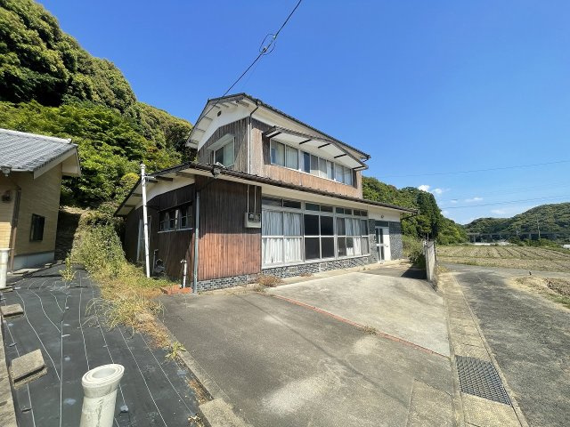 横手町一戸建の前面道路含む現地写真