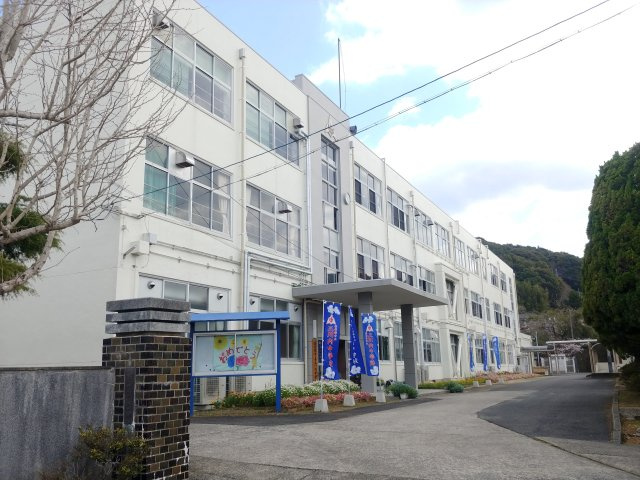 横手町一戸建の周辺