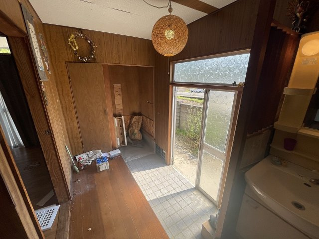 横手町一戸建の玄関