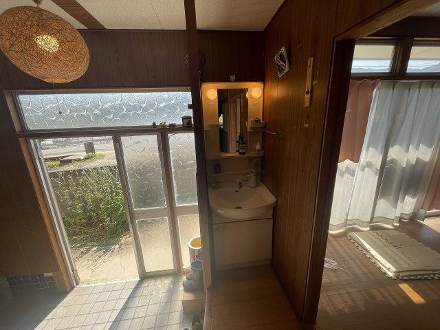 横手町一戸建の玄関