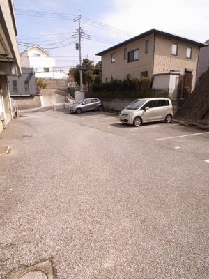 【駐車場】 | フィールドハウス千葉寺参番館 | 駐車場は敷地内にご用意。