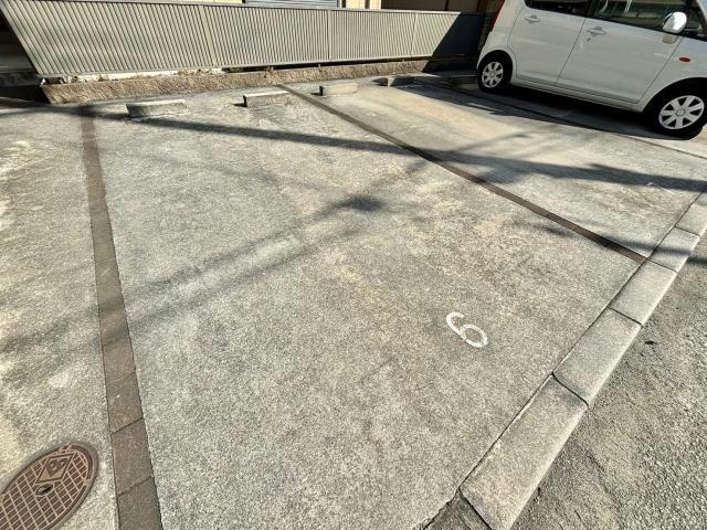 シャーメゾン延末の駐車場