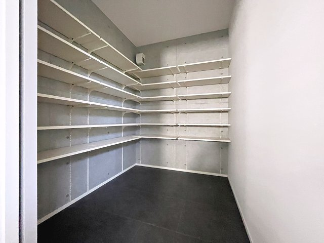 新築戸建・新築建売　郡山市大槻町西ノ宮　大槻小・大槻中の収納|大容量のパントリーは食品や日用品、防災グッズなどの保管に便利です！