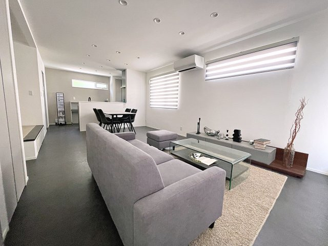 新築戸建・新築建売　郡山市大槻町西ノ宮　大槻小・大槻中の居間・リビング|LDKは18帖でゆったりとした家族団らんスペース！家具を配置してもゆとりがあります！
