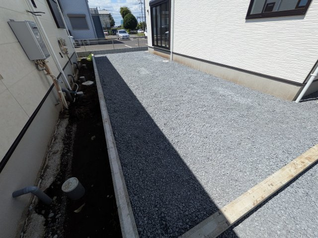 水戸市吉沢町　５期　新築戸建て　１号棟の庭|リビングに明るい光を届ける広々とした南庭。
お子様の遊び場やペットのスペースとしても最適です。
室内外で心地よい暮らしが叶います。