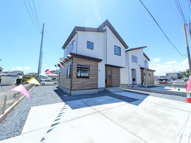 水戸市吉沢町　５期　新築戸建て　2号棟の外観|【月々6万円台〜】
写真だけでは伝わらない快適さを、ぜひ現地で体感しませんか？
即日見学可能です！平日のご案内も可能です♪
お気軽にお問合せください！
