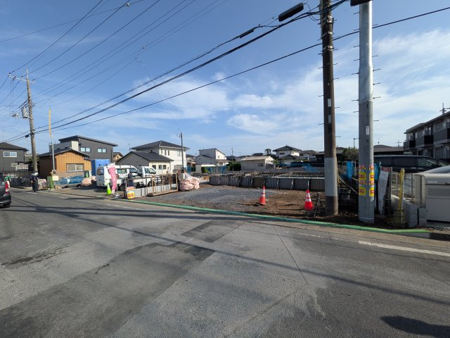 水戸市吉沢町　5期　新築戸建て　3号棟の外観|現地完成済で建物や駐車場、お庭も全てご覧いただけます。
陽当たりや敷地の広さをご確認できます！
本日のご見学も可能です♪
お気軽にお電話またはお問い合わせください。