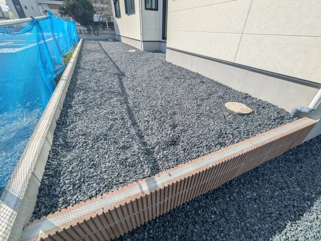 水戸市吉沢町　5期　新築戸建て　3号棟の庭|リビングに明るい光を届ける広々とした南庭。
お子様の遊び場やペットのスペースとしても最適です。
室内外で心地よい暮らしが叶います。