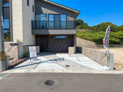 【駐車場】 | 新築　玉島八島　4DK　サントピア八島16号地モデル | 駐車スペースは２台分の土間コンクリート敷設済み。