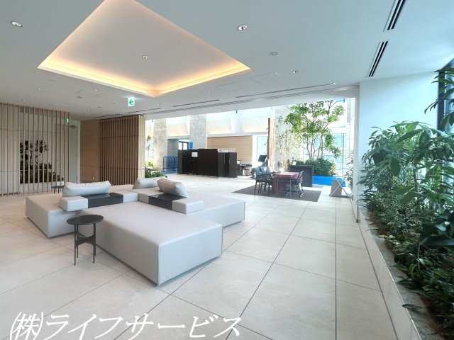 【エントランス】 | ジオタワー大阪十三 | コモンズロビー