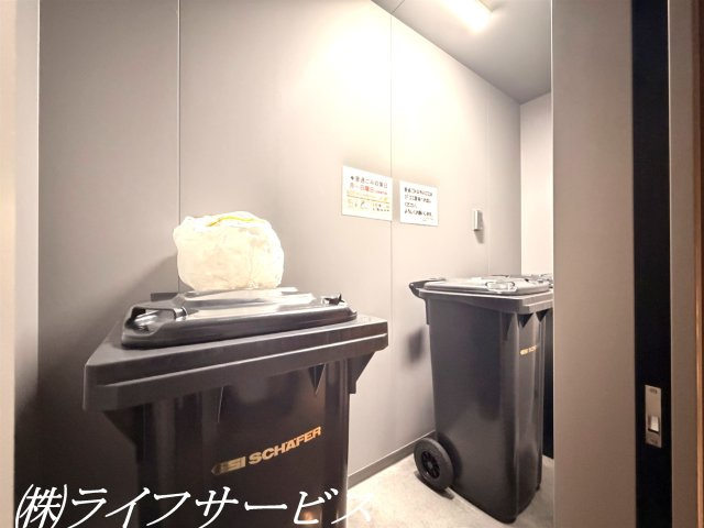 【その他共用部分】 | ジオタワー大阪十三 | 各階ゴミ置き場