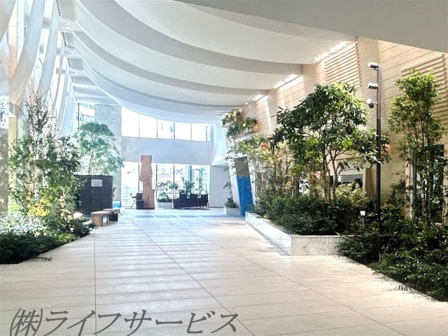 【エントランス】 | ジオタワー大阪十三 | グランドロビー3F