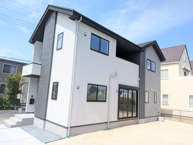 水戸市住吉町　5期　新築戸建ての外観|【月々6万円台〜】
写真だけでは伝わらない快適さを、ぜひ現地で体感しませんか？
即日見学可能です！平日のご案内も可能です♪
お気軽にお問合せください！
