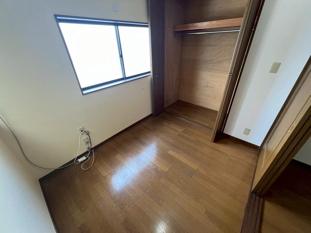 野里町　中古一戸建ての洋室|洋室4.0帖
■物件内覧・資金計画相談・住宅ローン相談、リフォーム相談、お問合せ受付中■
※当日・翌日のご内覧、ご相談はお電話でのお問合せがスムーズです！