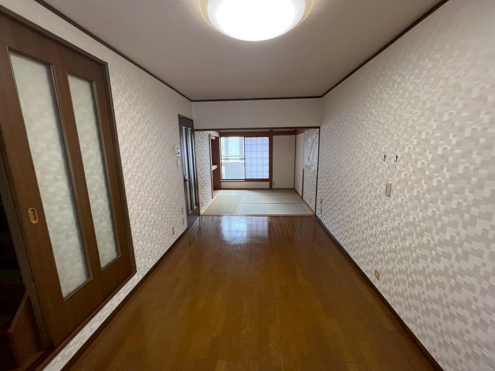 野里町　中古一戸建ての居間・リビング|LDK9.0帖
■物件内覧・資金計画相談・住宅ローン相談、リフォーム相談、お問合せ受付中■
※当日・翌日のご内覧、ご相談はお電話でのお問合せがスムーズです！