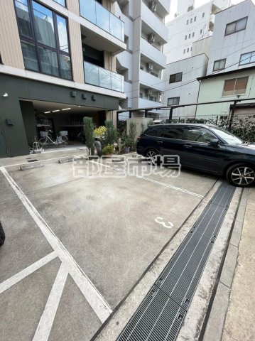 エルシノア住吉の駐車場