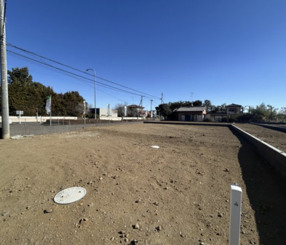 【前面道路含む現地写真】 | ワイウッドコート鴻巣市屈巣第4期　新築戸建　全4棟　3号地