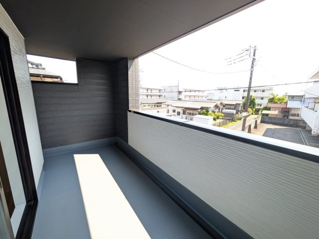 水戸市渡里町　4期　新築戸建てのバルコニー|洗濯物も布団もまとめて干せるワイド設計。
広々としたワイドバルコニーで、家事の効率が上がり、日々の暮らしが快適になります。