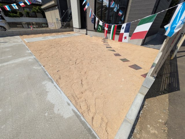 水戸市渡里町　4期　新築戸建ての庭|リビングに明るい光を届ける広々とした南庭。
お子様の遊び場やペットのスペースとしても最適です。
室内外で心地よい暮らしが叶います。