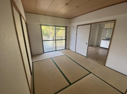 パレス五色山の和室