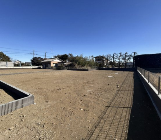 【前面道路含む現地写真】 | ワイウッドコート鴻巣市屈巣第4期　新築戸建　全4棟　4号地