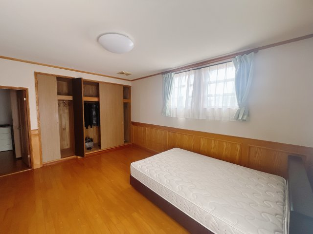 【中古戸建】藤岡市下大塚の洋室|■洋室｜子供部屋のメリットは「自立心を養うことができる」「自分で整理整頓できるようになる」そして、お子様が成長した際には「プライバシーを確保できる」といい事だらけ♪
