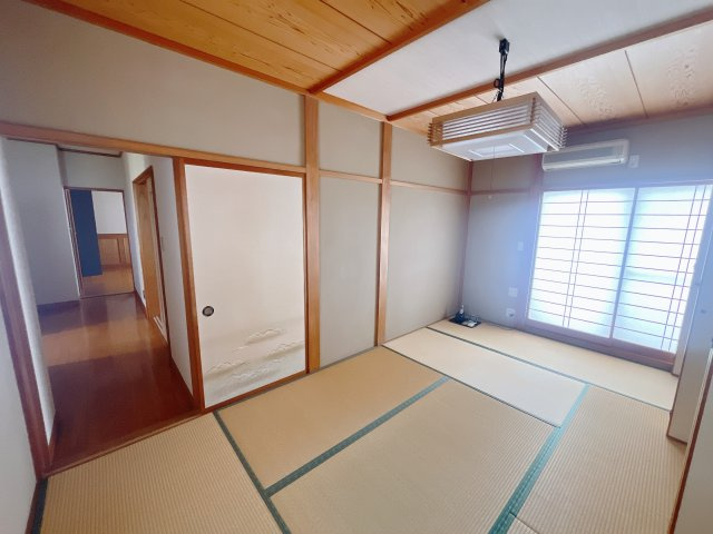 【中古戸建】藤岡市下大塚の和室|■和室｜和室があると、まるで旅館に泊まりに来たような空間ができて心が安らぎます。