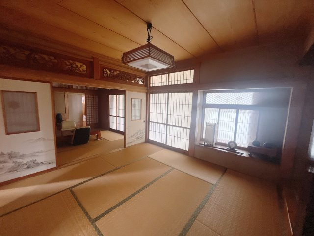 【中古戸建】藤岡市下大塚の和室|■和室｜和室でしか味わえない畳ならではの香りや素材で和のやすらぎを感じてください♪休日はお子様とお昼寝するのにも最適です！